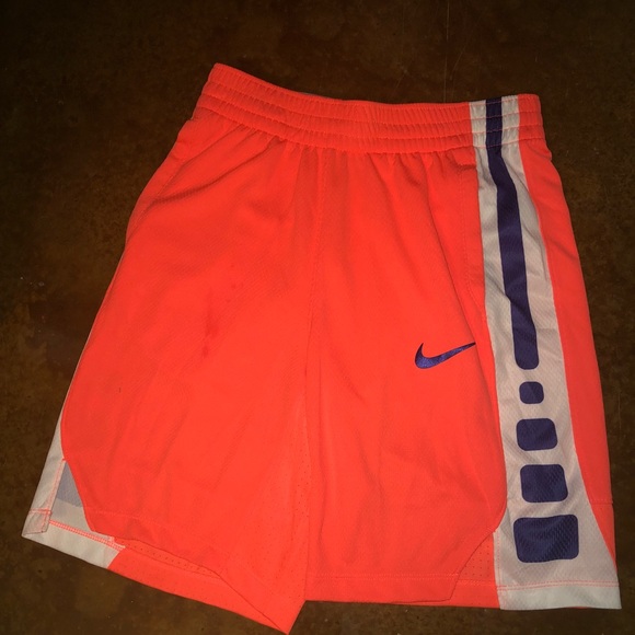 🏈CLOSET CLOSING EVERYTHING MUST BE 🏈NWT BOYS NIKE - Picture 1 of 3